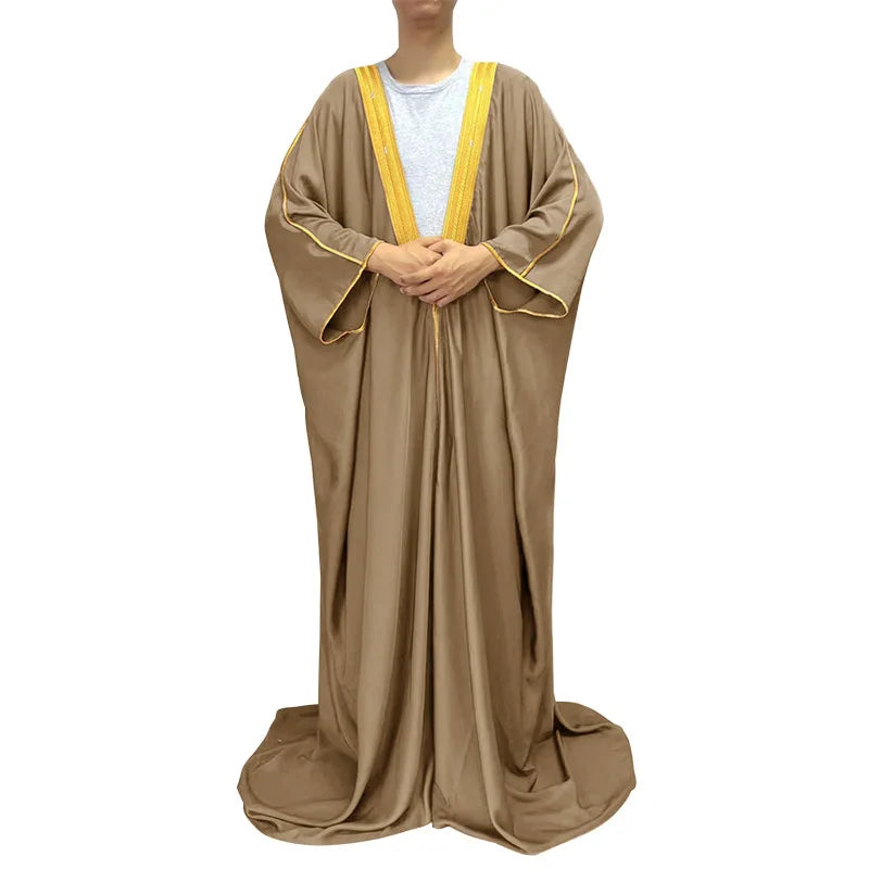 Men Saudi Embroidered Bisht