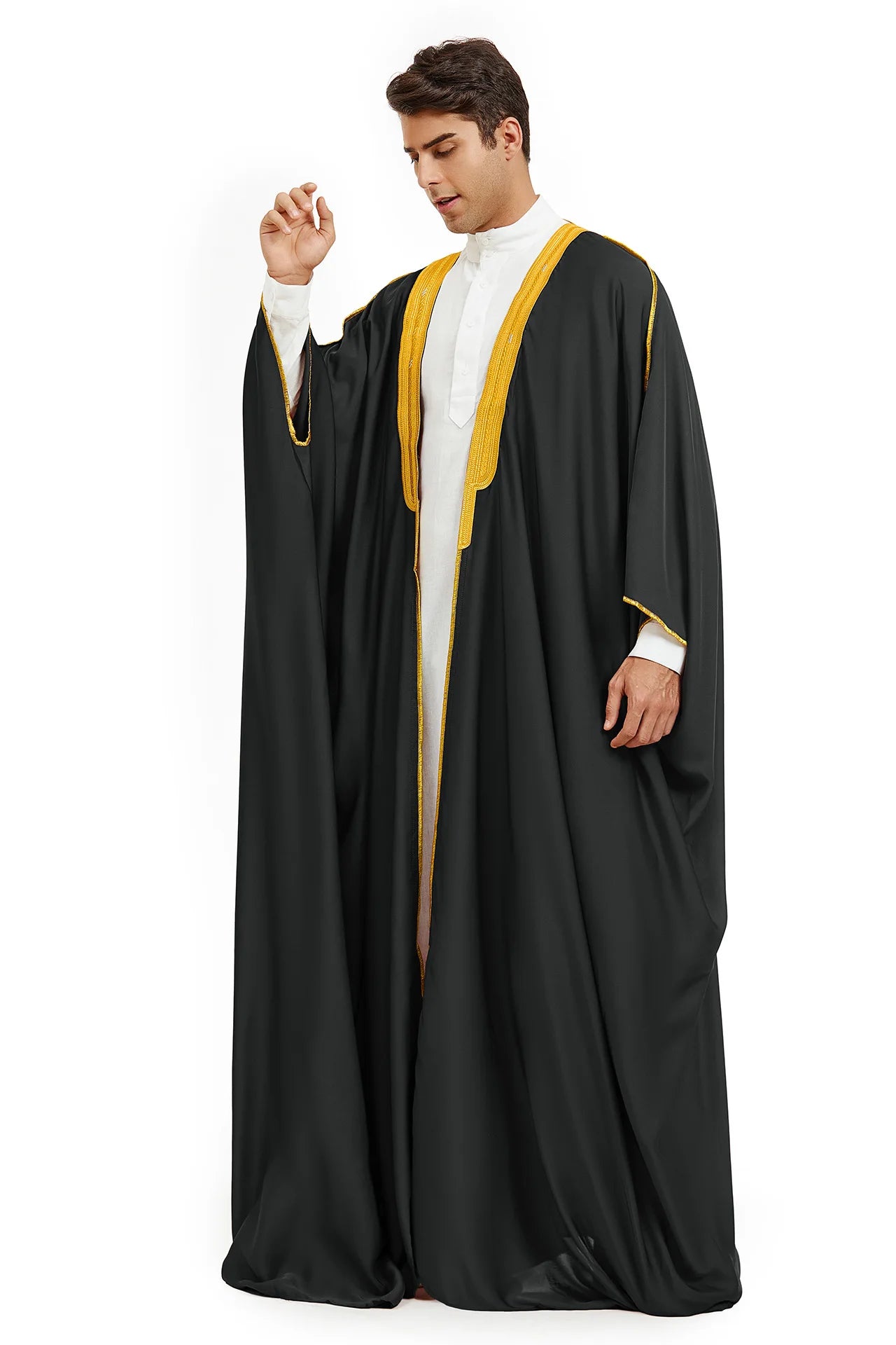 Men Saudi Embroidered Bisht